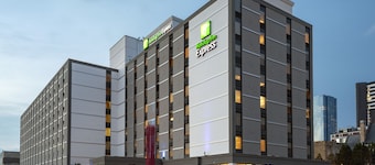 Holiday Inn Express Nashville Downtown - Broadway by IHG