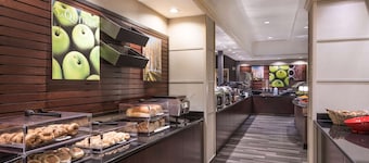 La Quinta Inn & Suites by Wyndham San Antonio Riverwalk