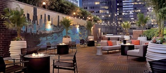 DoubleTree by Hilton Chicago - Magnificent Mile