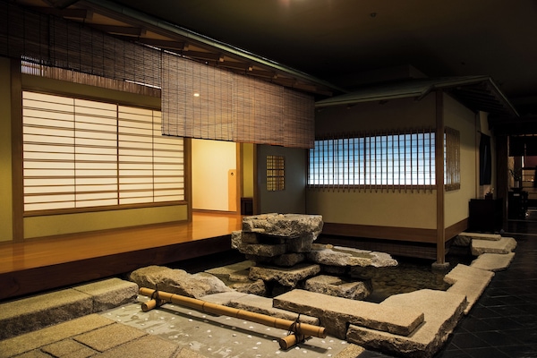 6 restaurants, breakfast, lunch, dinner served; Japanese cuisine