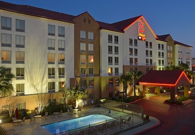 Red Roof Inn PLUS+ San Antonio Downtown - Riverwalk